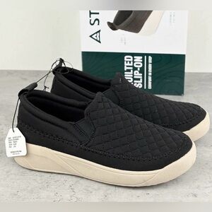 New Staheekum Quilted Slip On Women’s Shoes BLACK Size 8 New With Box